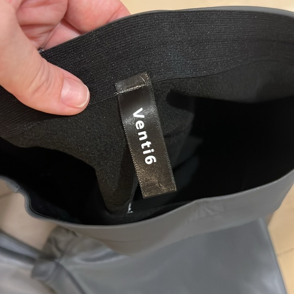 Faux leather leggings - Picture 2 of 7